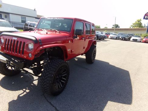Used 2014 Jeep Wrangler Unlimited Sahara w/ Connectivity Group AWD/4WD image 30