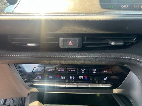 Used 2021 Buick Envision Essence FWD image 25