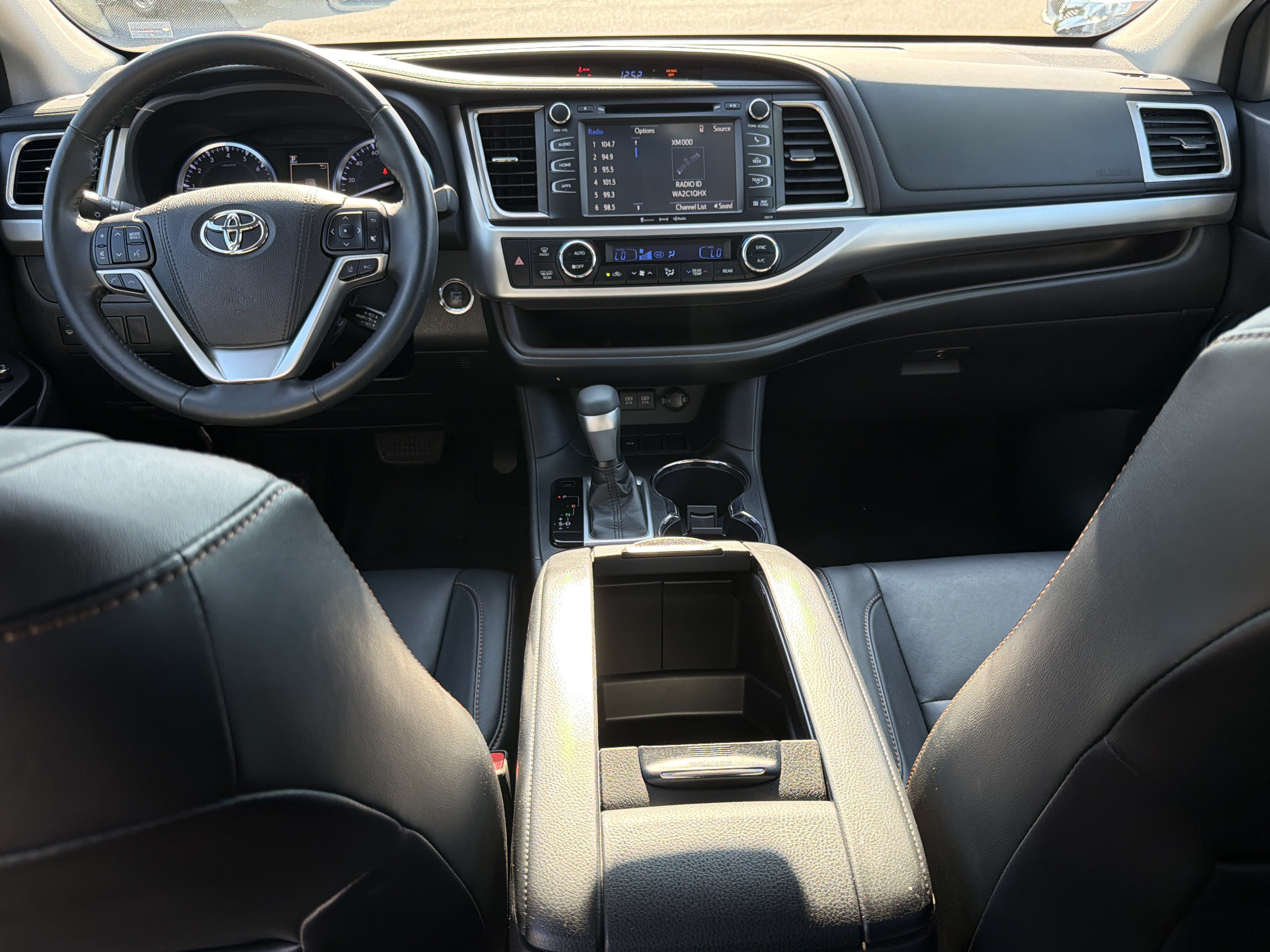 Used 2018 Toyota Highlander XLE FWD image 4