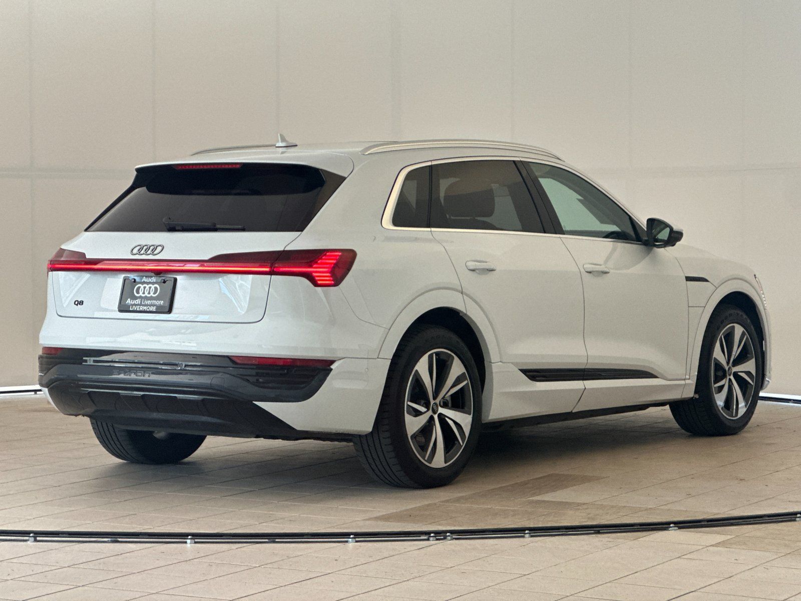 Used 2024 Audi Q8 e-tron Premium Plus w/ Premium Plus Package AWD/4WD image 6