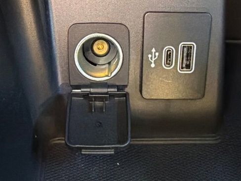 Used 2025 Ford Explorer Active RWD image 38