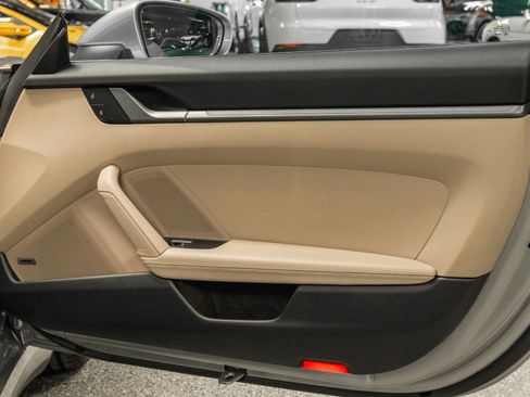 Used 2025 Porsche 911 Carrera RWD image 34