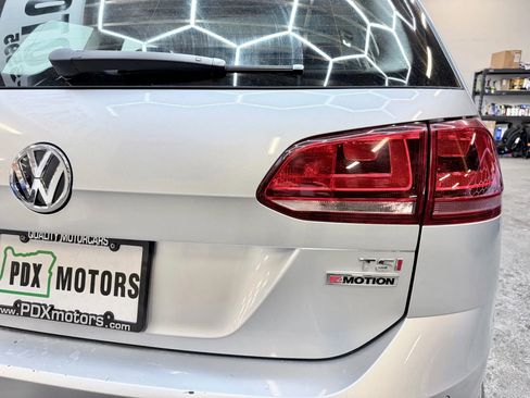 Used 2017 Volkswagen Golf Alltrack SE image 4