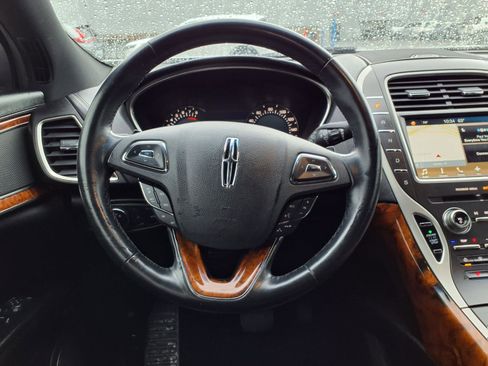 Used 2018 Lincoln MKX Select w/ Select Plus Package FWD image 13