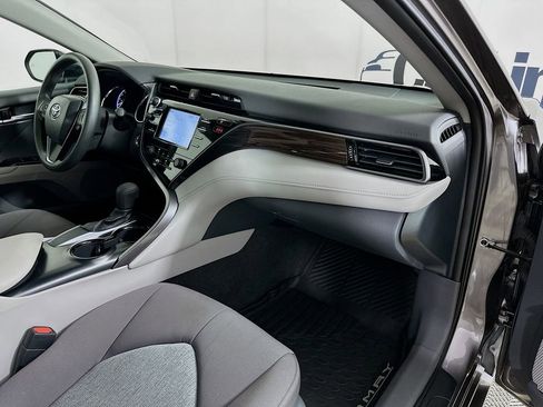 Used 2019 Toyota Camry LE w/ Convenience Package FWD image 32
