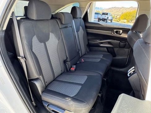 Used 2023 Kia Sorento LX image 31