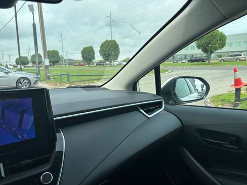 Used 2023 Toyota Corolla LE image 33