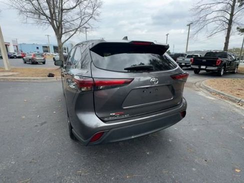 Used 2024 Toyota Highlander LE image 13