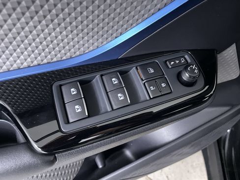 Used 2019 Toyota C-HR XLE FWD image 11