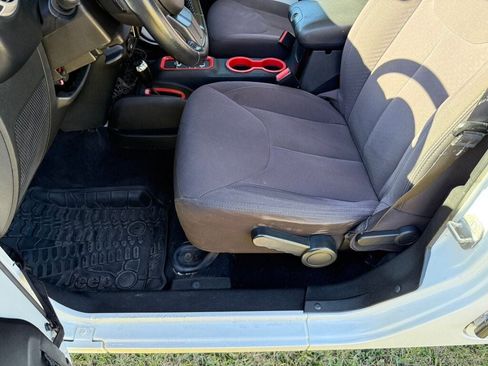Used 2014 Jeep Wrangler Unlimited Sport image 19