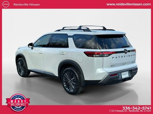New 2026 Nissan Pathfinder SL image 3