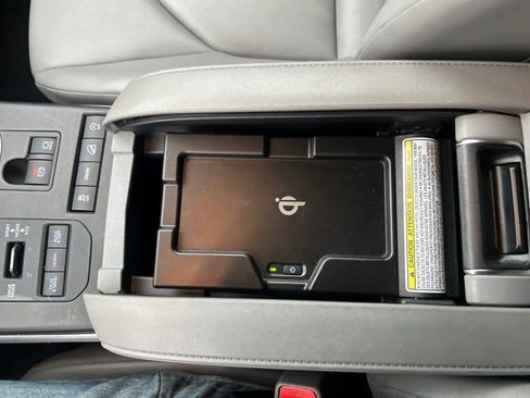 Used 2022 Toyota Highlander XLE image 38