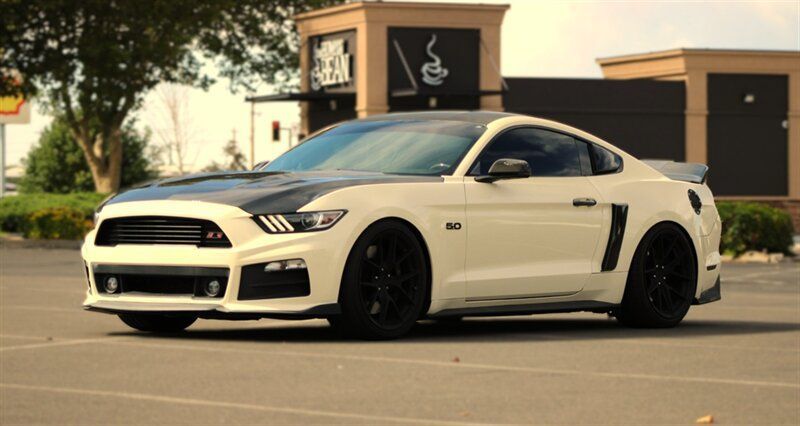 Used 2017 Ford Mustang GT Premium w/ GT Performance Package RWD image 5