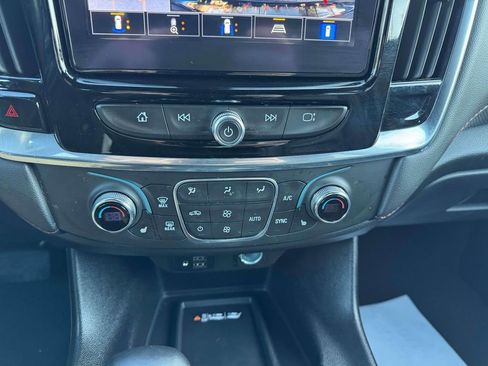Used 2023 Chevrolet Traverse RS AWD/4WD image 31