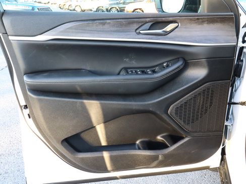 New 2026 Jeep Grand Cherokee Altitude RWD image 8