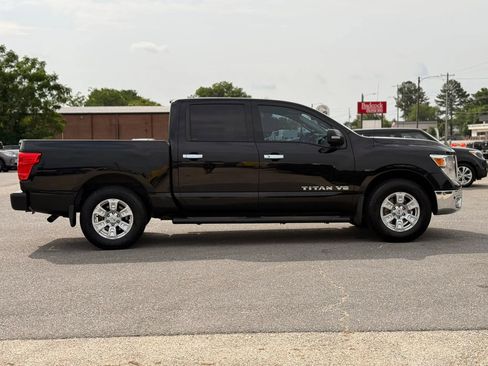 Used 2018 Nissan Titan SV w/ SV Convenience Package RWD image 10