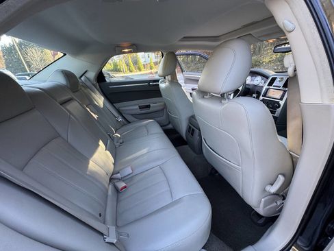 Used 2009 Chrysler 300 C image 12