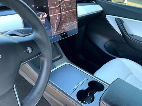 Used 2021 Tesla Model Y Long Range AWD/4WD image 16