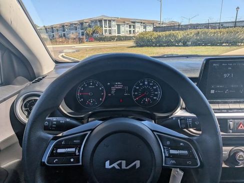 Used 2023 Kia Forte LXS image 27