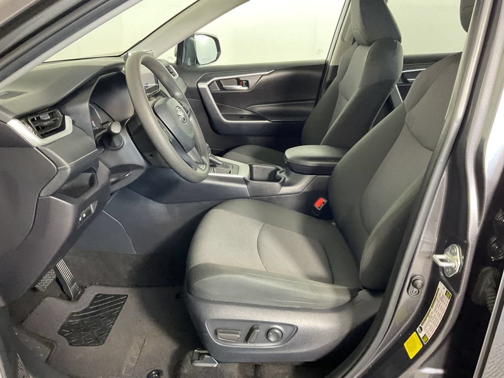 Used 2025 Toyota RAV4 XLE FWD image 19