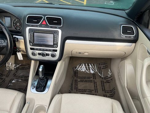 Used 2013 Volkswagen Eos Komfort FWD image 25