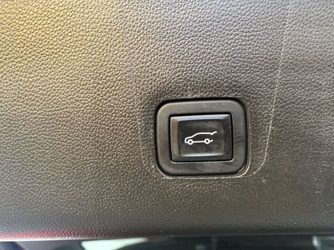 Used 2019 Chevrolet Traverse LT w/ LT Premium Package FWD image 29