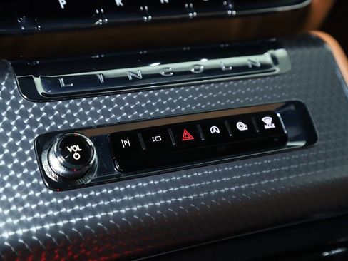 Certified 2025 Lincoln Aviator Black Label image 35