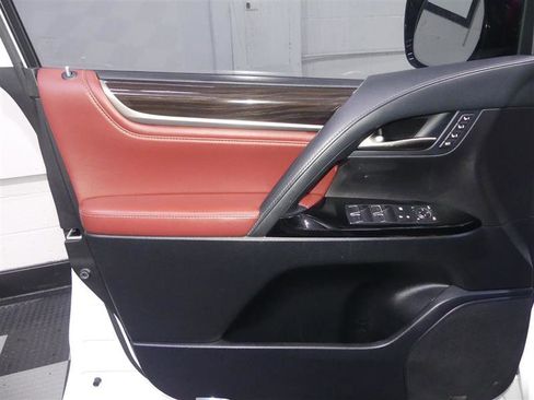 Used 2016 Lexus LX 570 4WD image 17