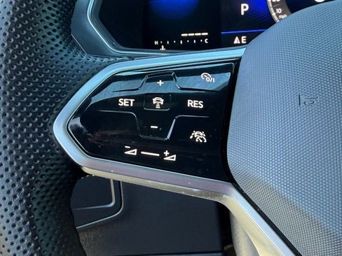 Used 2023 Volkswagen Tiguan SE R-Line image 18