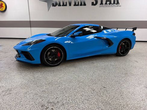 Used 2023 Chevrolet Corvette Stingray Premium Conv w/ Z51 Performance Package RWD image 2