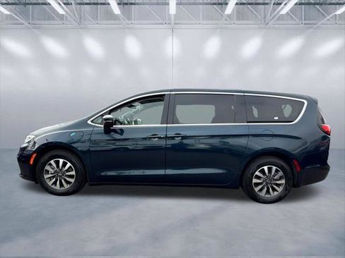 Certified 2023 Chrysler Pacifica Touring-L FWD image 3