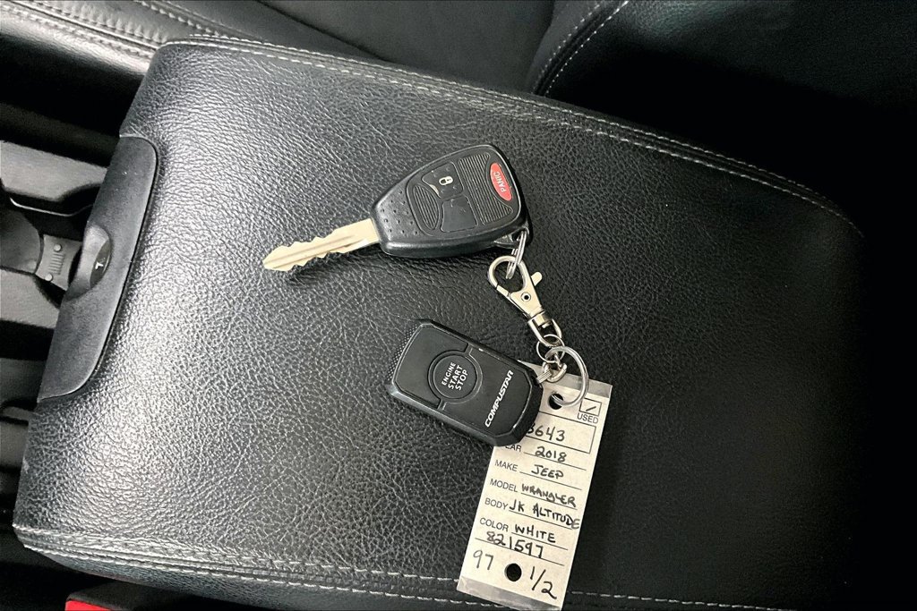 Used 2018 Jeep Wrangler Unlimited Sahara AWD/4WD image 37