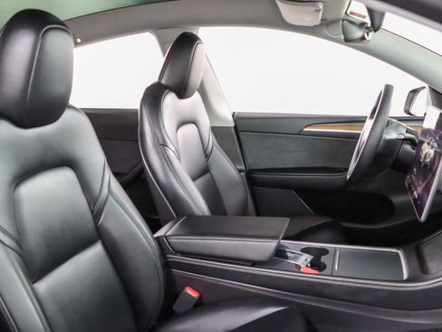 Used 2023 Tesla Model Y Long Range image 24