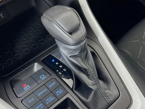 Used 2021 Toyota RAV4 XLE image 17