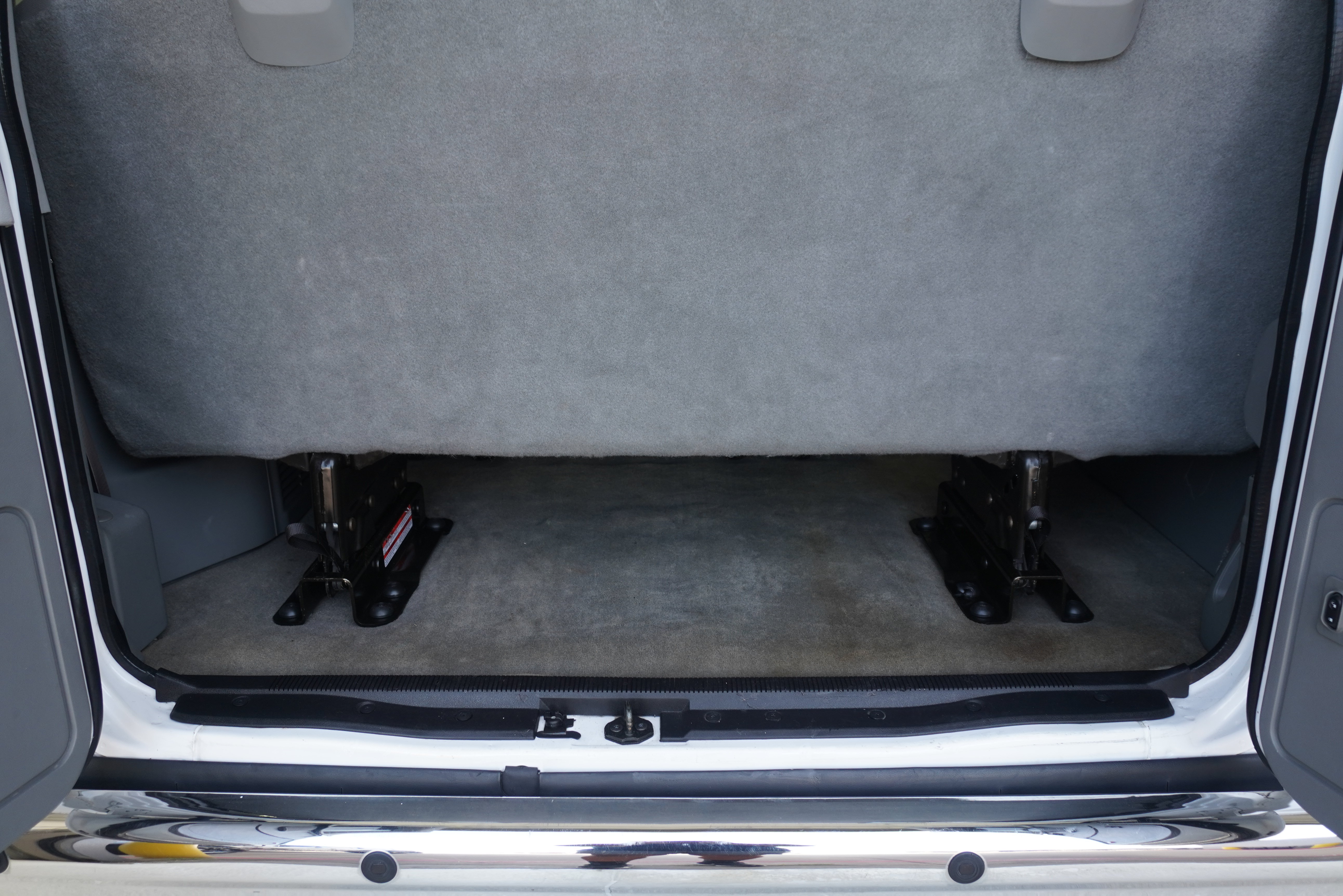 Used 2014 Ford E-350 and Econoline 350 XLT RWD image 17