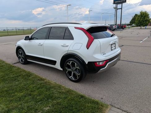 Used 2024 Kia Niro EX Touring FWD image 10