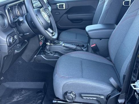 New 2026 Jeep Gladiator Rubicon w/ Technology Group image 9