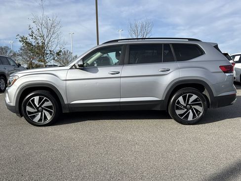 Used 2024 Volkswagen Atlas SE image 3