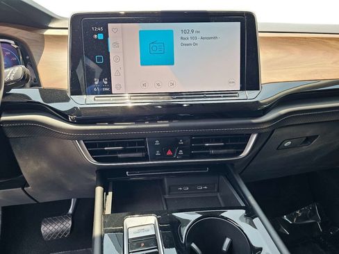 Used 2024 Volkswagen Atlas SE AWD/4WD image 24