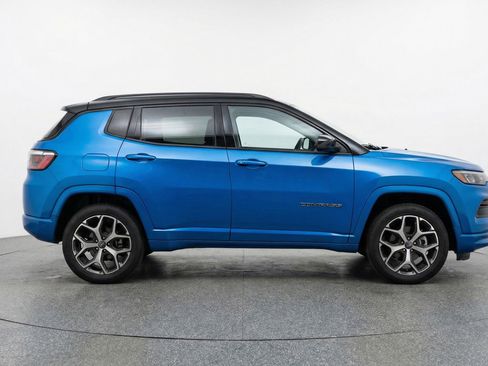 Used 2025 Jeep Compass Limited AWD/4WD image 11