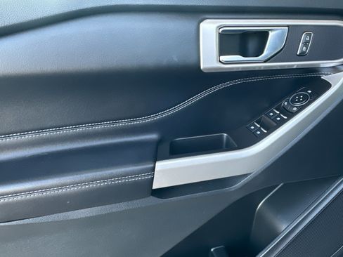 Certified 2022 Ford Explorer XLT w/ Class IV Trailer Tow Package image 12