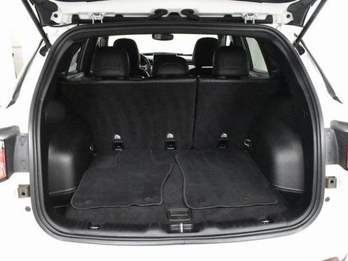 Used 2024 Jeep Compass Latitude image 11