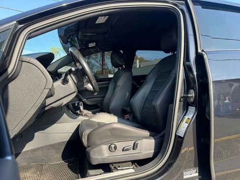 Used 2017 Volkswagen GTI SE FWD image 19