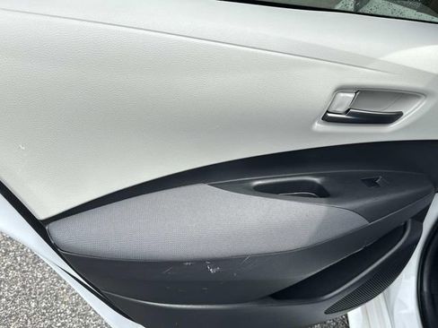 Used 2022 Toyota Corolla LE w/ LE Convenience Package FWD image 18