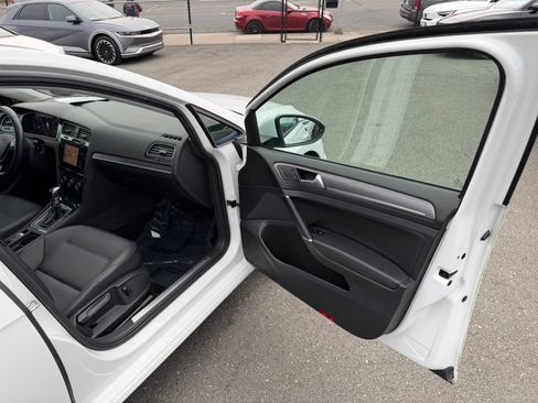 Used 2019 Volkswagen e-Golf SEL Premium image 36