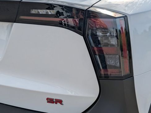 Used 2025 Nissan Kicks SR FWD image 17