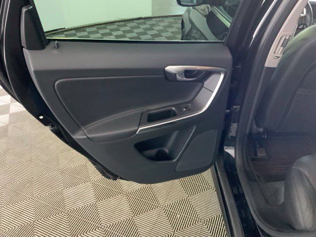 Used 2015 Volvo XC60 T6 Platinum w/ Protection Package AWD/4WD image 28