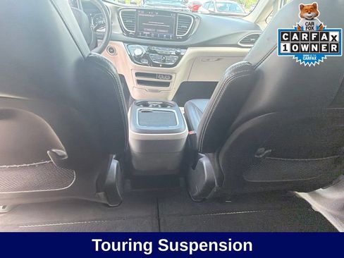 Used 2023 Chrysler Pacifica Touring-L FWD image 23