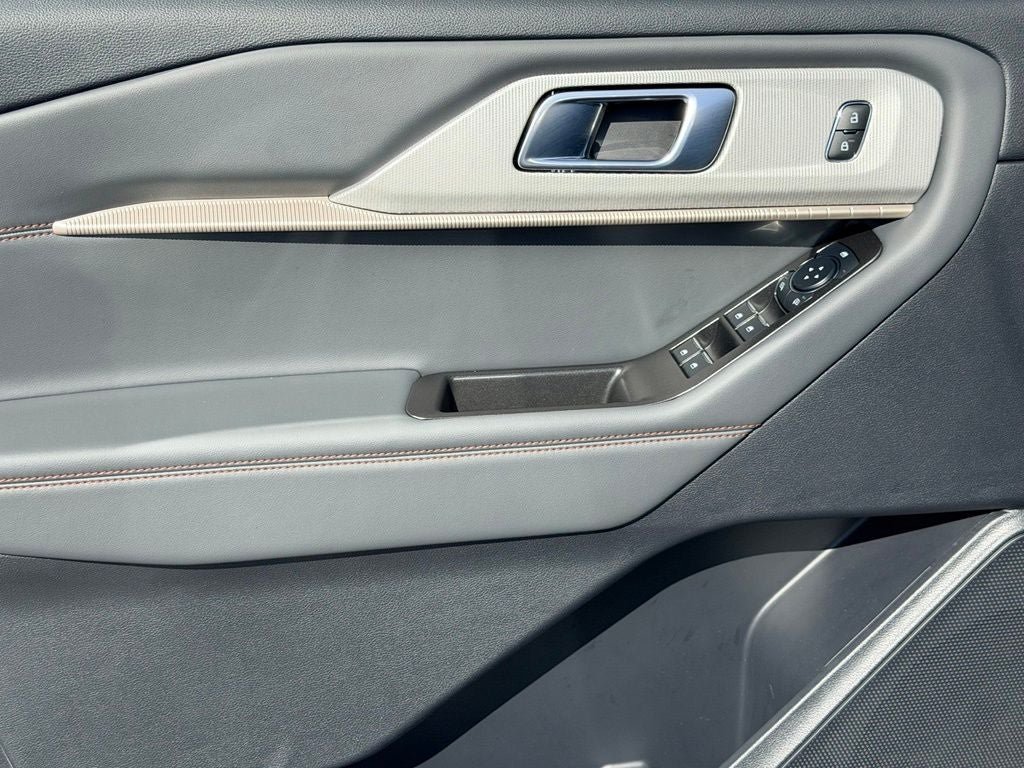 New 2026 Ford Explorer Active RWD image 16