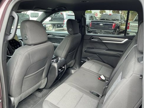 Used 2025 GMC Acadia Elevation image 31